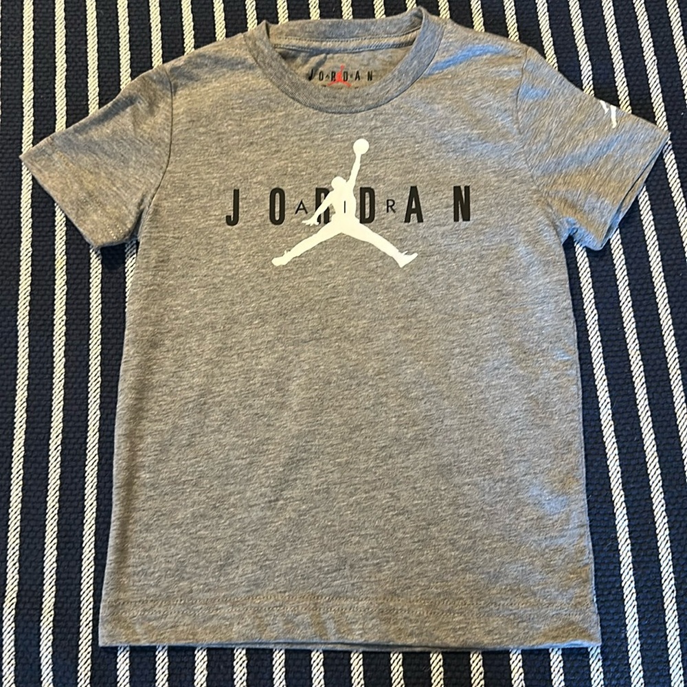 Jordan boys 4T Gray Dri Fit athletic short sleeve shirt.
